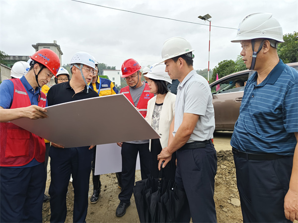 9月19日，江市長(zhǎng)調(diào)研歙縣段防洪治理項(xiàng)目。.jpg