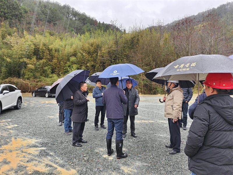 2月21日，汪凱書記一行調研防洪項目開工儀式現(xiàn)場，洪董、張總陪同調研.jpg